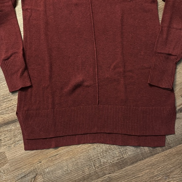 Old Navy Burgundy v neck sweater - Picture 4 of 7